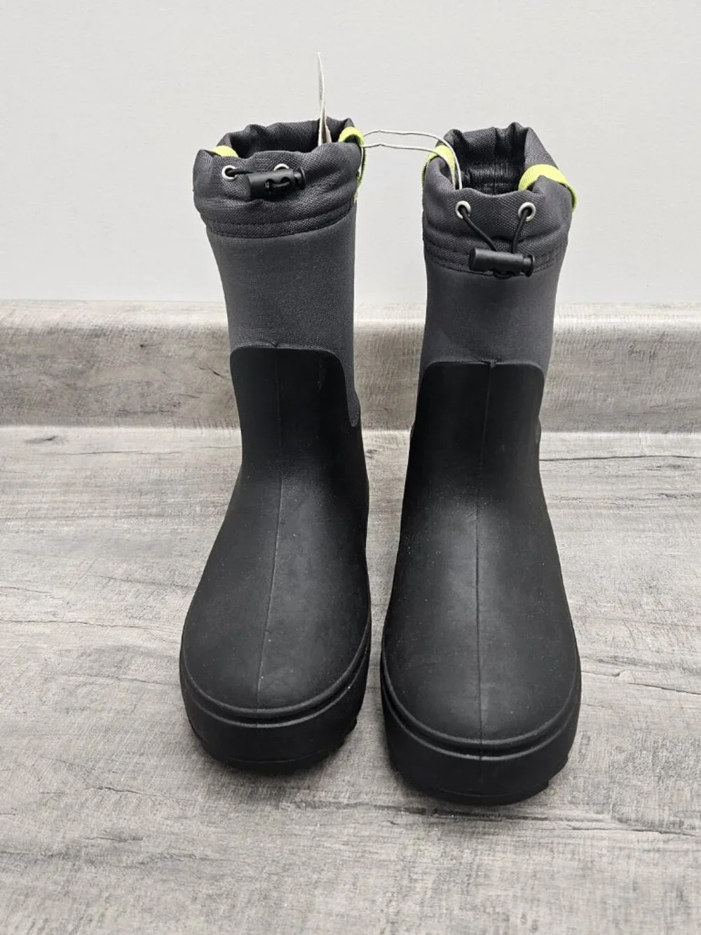 NEW CAT & JACK BOY'S WATER RESISTANT WINTER BOOTS SIZE 4 BLACK/ROBBIE